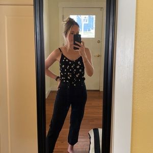 Black tank top with daisy’s